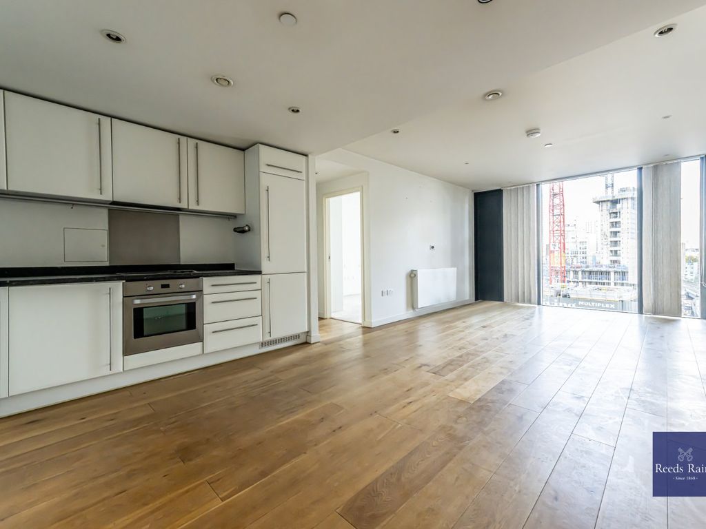 2 bed flat for sale in Walworth Road, London SE1, £550,000