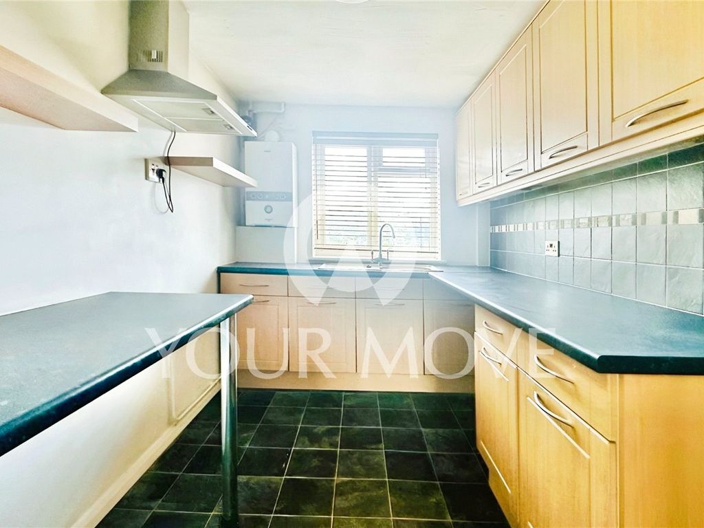 1 bed flat for sale in Bevis Close, Dartford DA2, £180,000