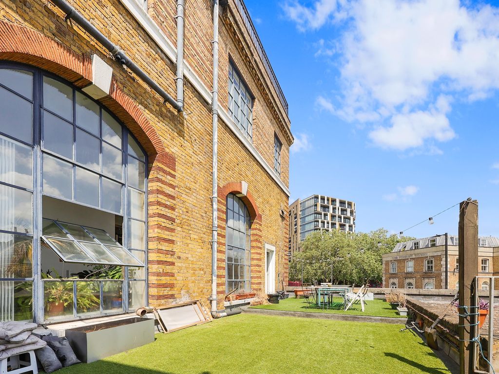 3 bed flat for sale in Academy Apartments, Hackney E8, £810,000