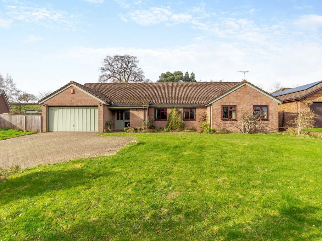 4 bed bungalow for sale in Castle Oak, Usk, Monmouthshire NP15, £775,000