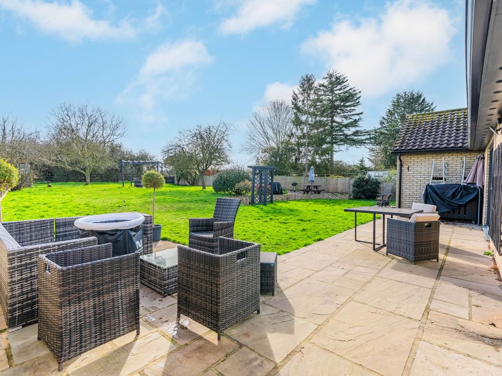 4 bed detached bungalow for sale in High Street, Conington CB23, £750,000