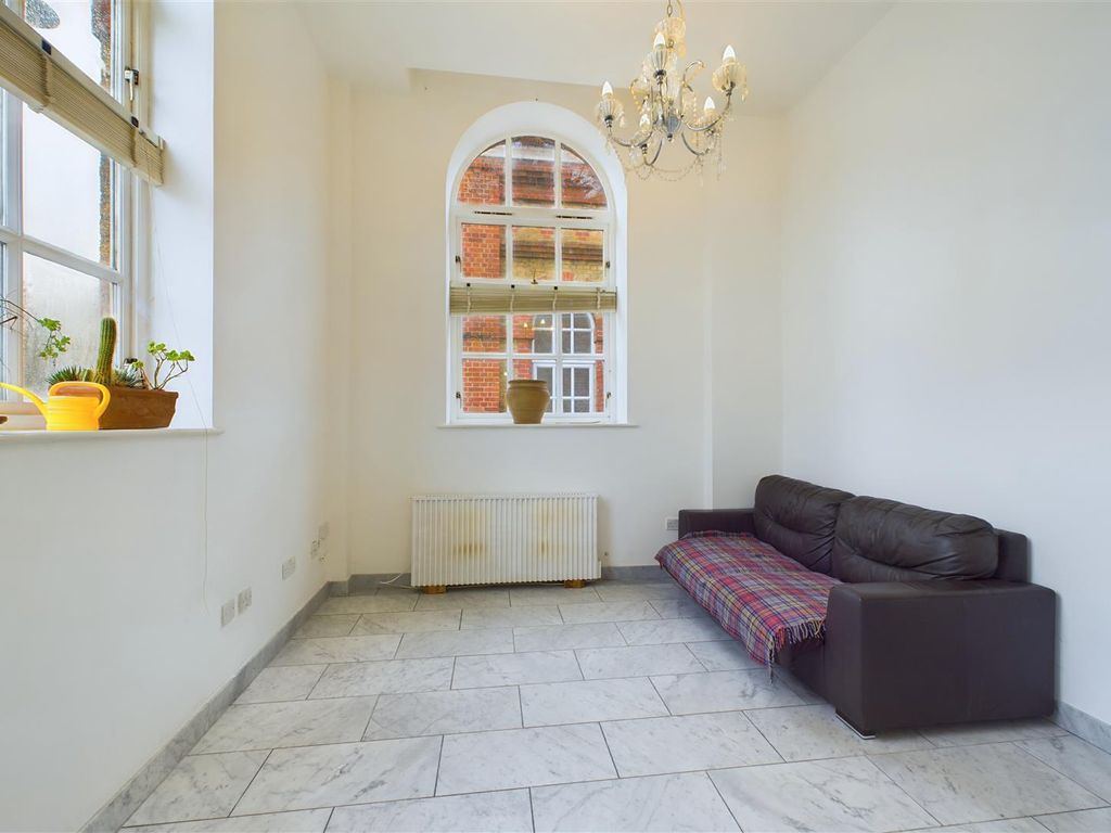 1 bed flat for sale in Harston Drive, Enfield EN3, £240,000