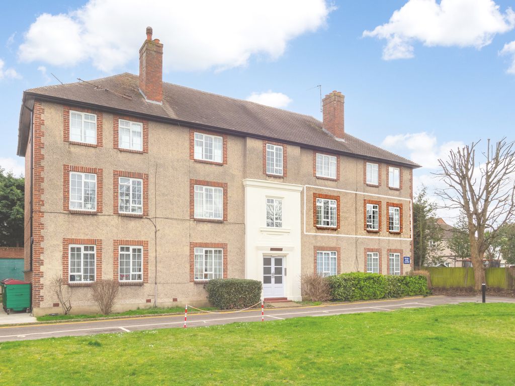 2 bed flat for sale in Cheam Mansions, Station Way, Cheam, Sutton SM3, £375,000
