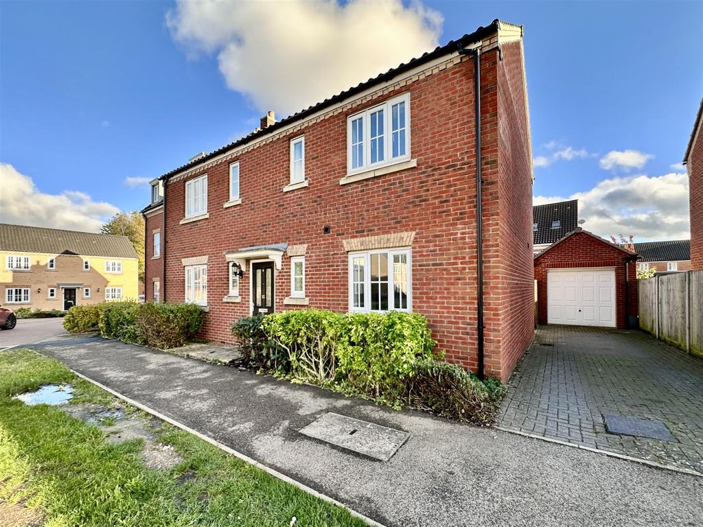 4 bed detached house for sale in Almond Drive, Cringleford, Norwich NR4, £425,000