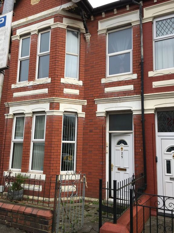 2 bed flat to rent in Windsor Road, Barry CF62, £850 pcm