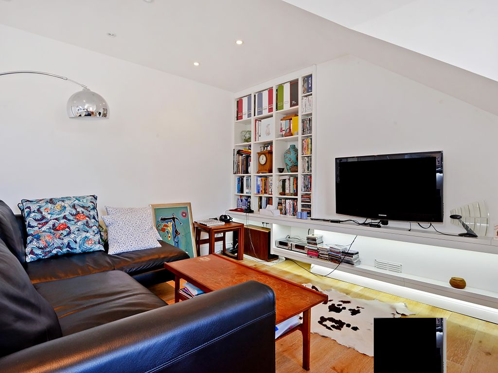 2 bed flat for sale in Ardbeg Road, London SE24, £675,000