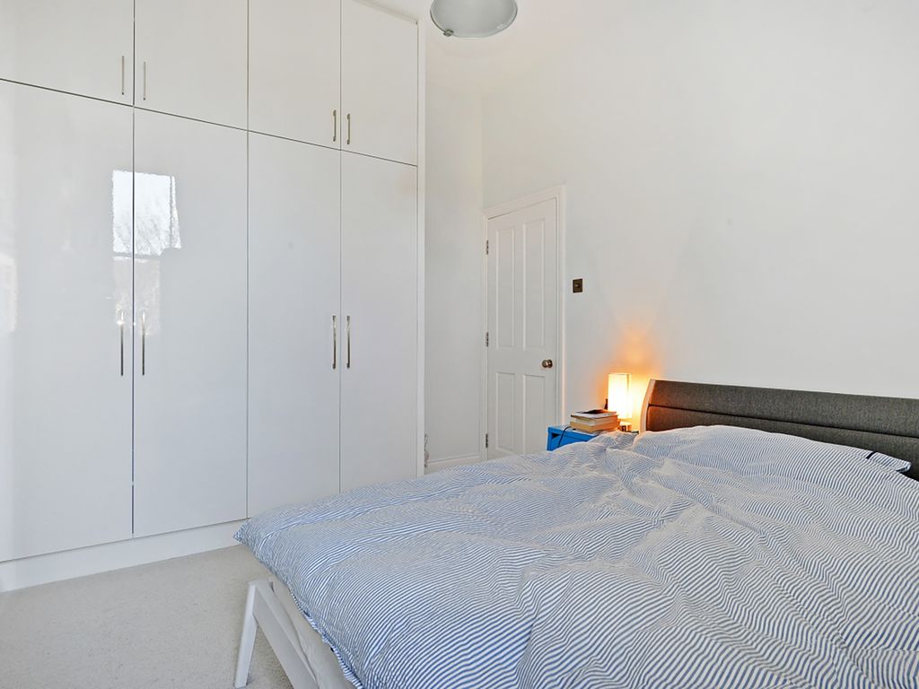 2 bed flat for sale in Ardbeg Road, London SE24, £675,000