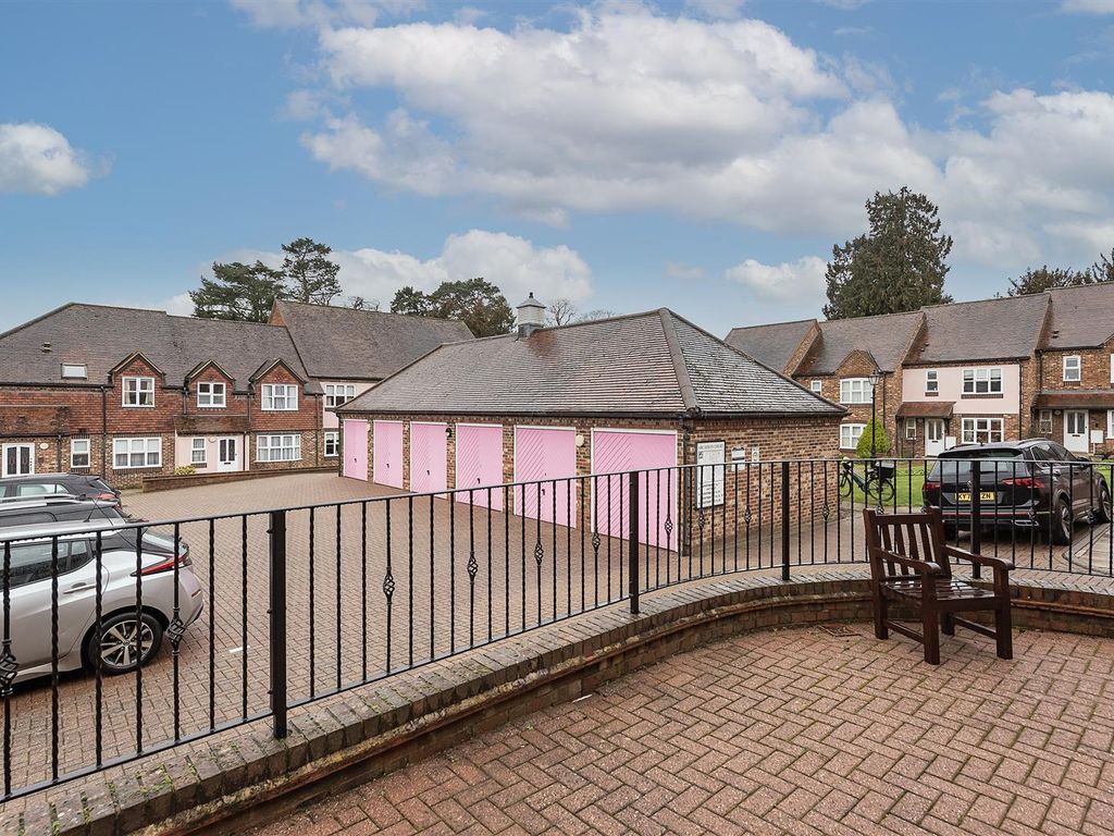 1 bed flat for sale in Sun Lane, Harpenden AL5, £395,000