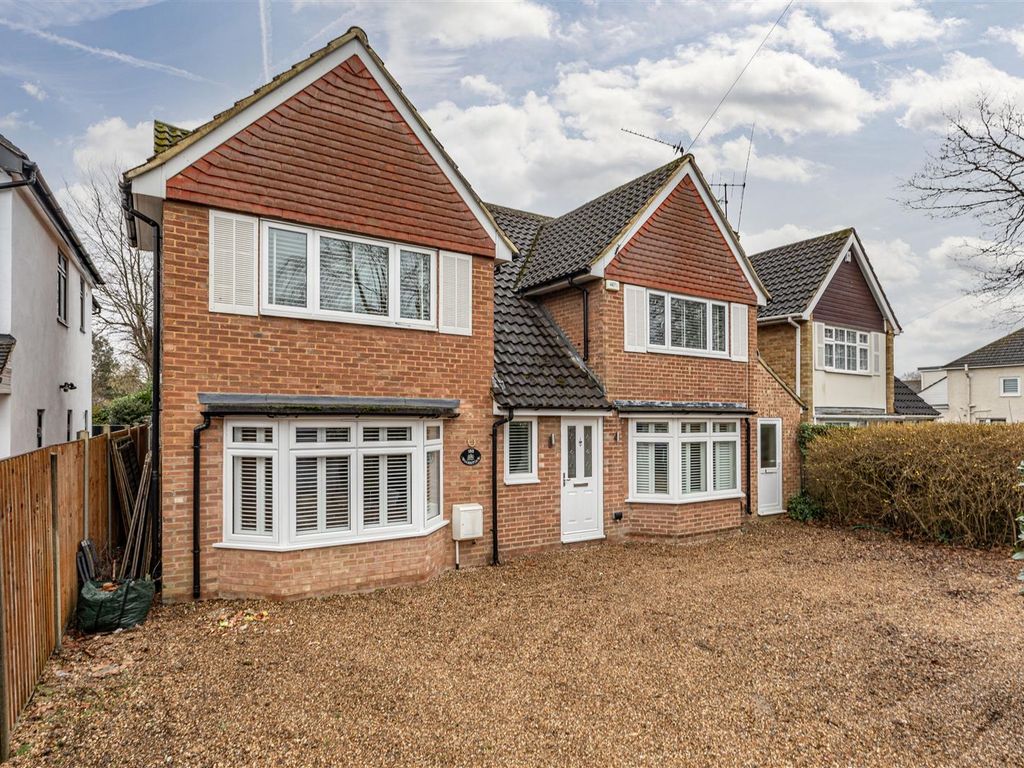 5 bed detached house for sale in Woodham Lane, New Haw, Addlestone KT15, £825,000