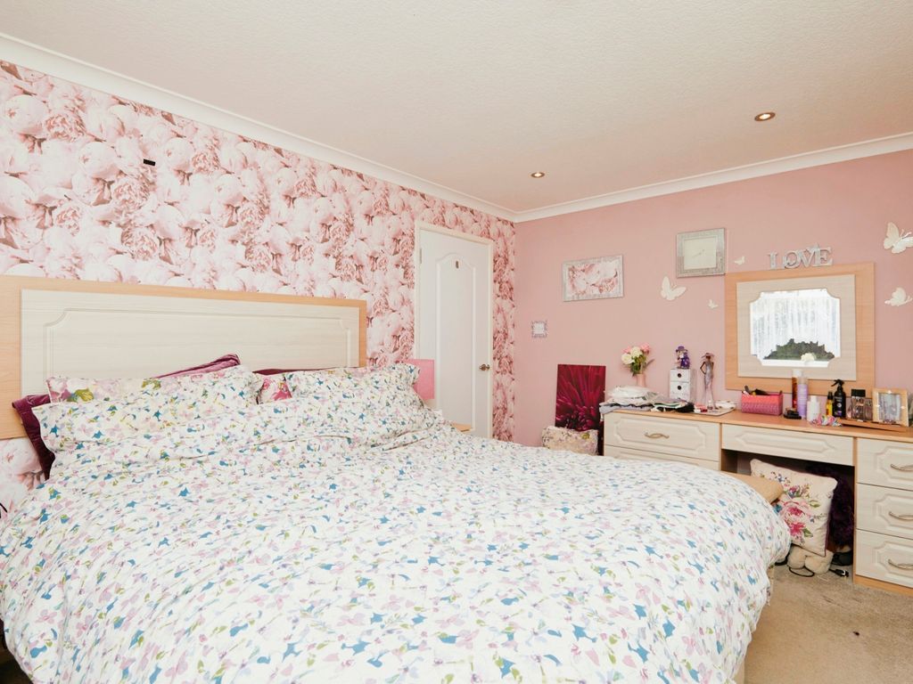2 bed bungalow for sale in Sinfin Avenue, Shelton Lock, Derby DE24, £280,000