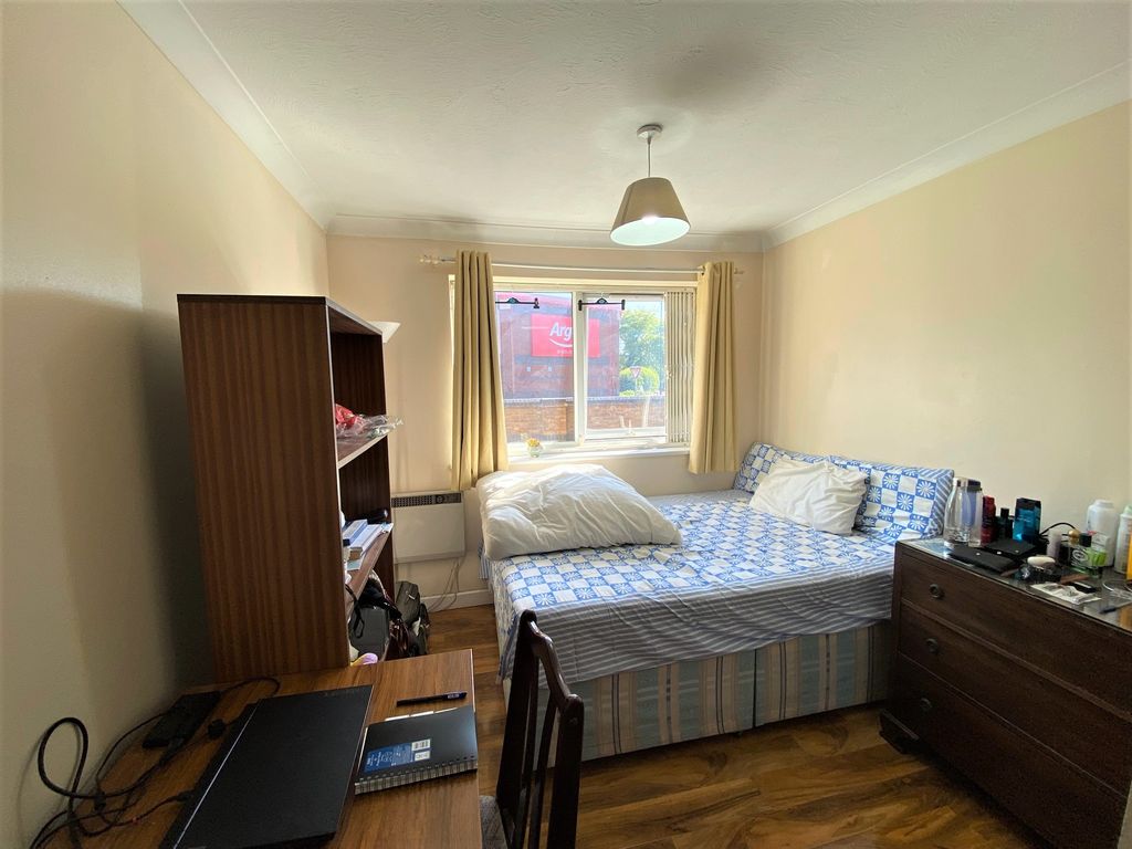 2 bed flat for sale in Chaucer Drive, Bermondsey SE1, £350,000