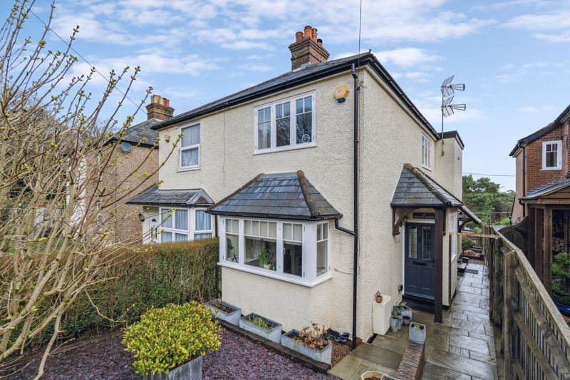 3 bed cottage for sale in The Common, Downley, High Wycombe HP13, £650,000