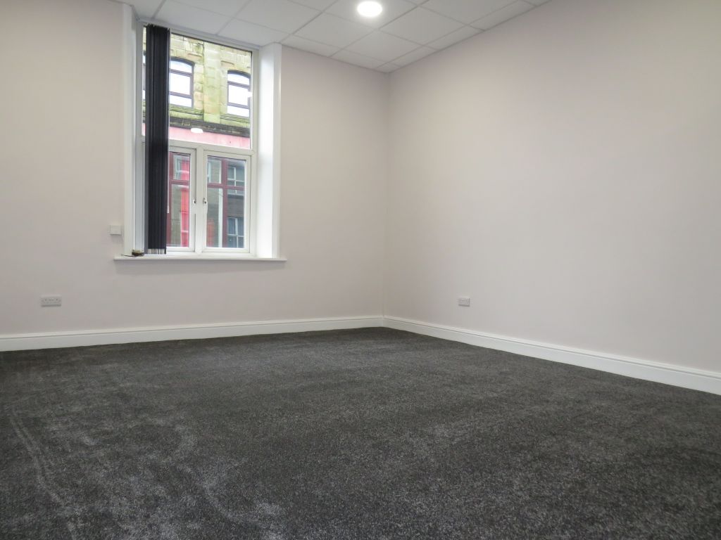 Studio to rent in Lilly Street, Sowerby Bridge HX6, £600 pcm