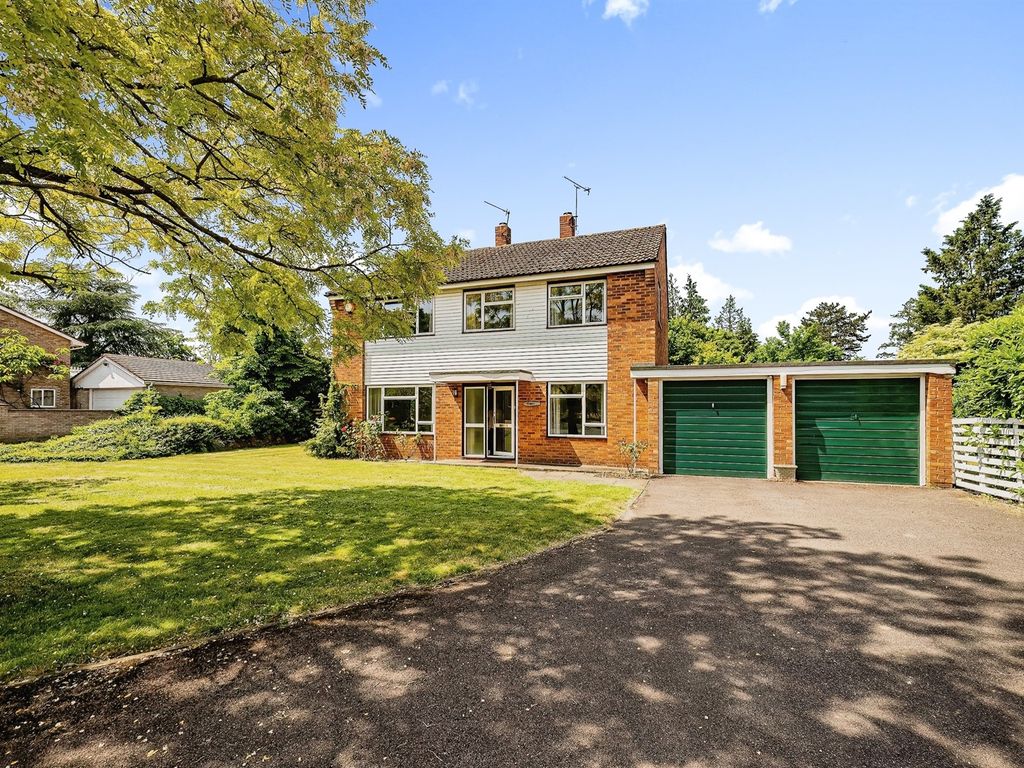 4 bed detached house for sale in Cheveley Gardens, Burnham, Slough SL1, £750,000