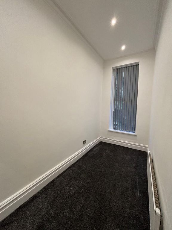 2 bed flat to rent in Crosby Road South, Seaforth, Liverpool L21, £850 pcm
