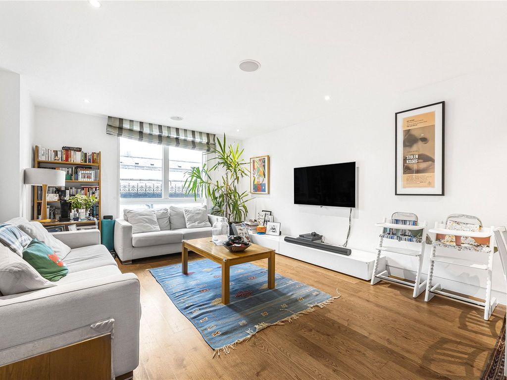 2 bed flat to rent in Leonard Street, Shoreditch, London EC2A, £4,500 pcm