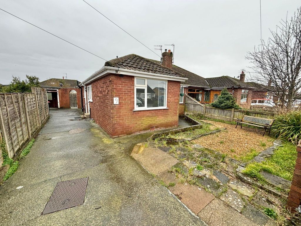 2 bed bungalow for sale in Wharfedale Avenue, Thornton FY5, £169,950