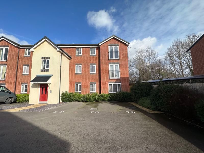 2 bed flat for sale in Palisade Close, Newport TF10, £138,000