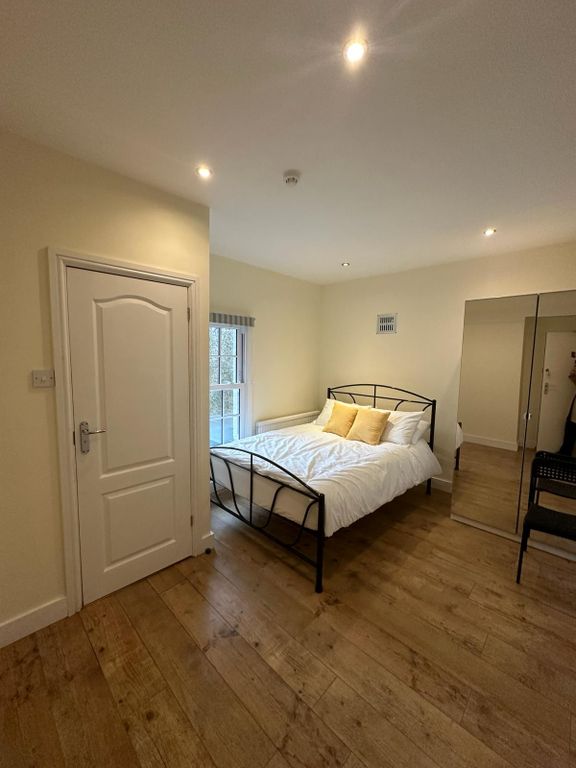 Room to rent in Old Redding, Harrow HA6, £900 pcm