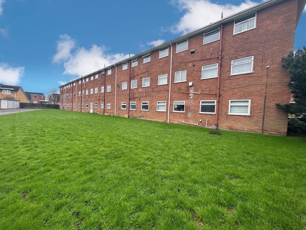 2 bed flat for sale in Gail Park, Bradmore, Wolverhampton WV3, £125,000