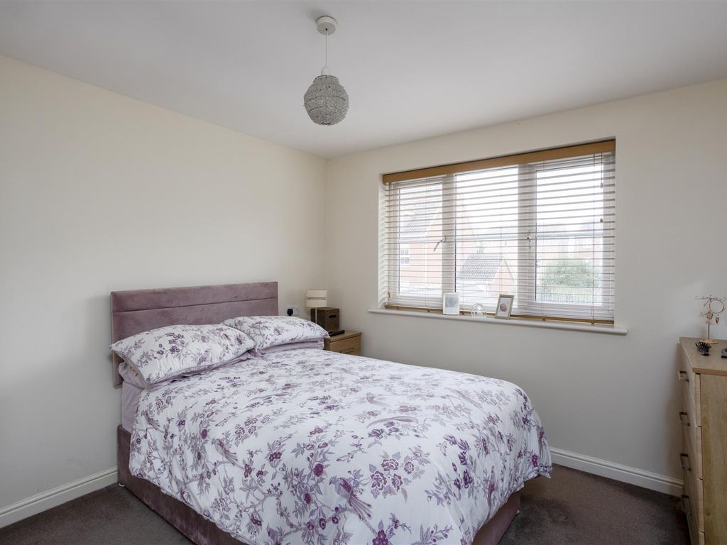 2 bed flat for sale in Princess Drive, York YO26, £175,000