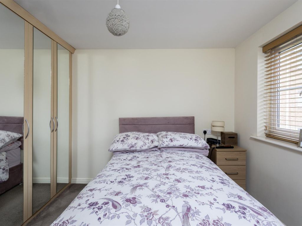 2 bed flat for sale in Princess Drive, York YO26, £175,000