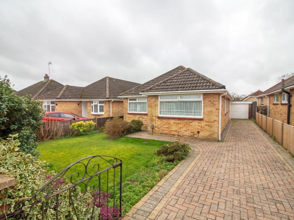 3 bed bungalow for sale in Buckland Close, Waterlooville PO7, £385,000