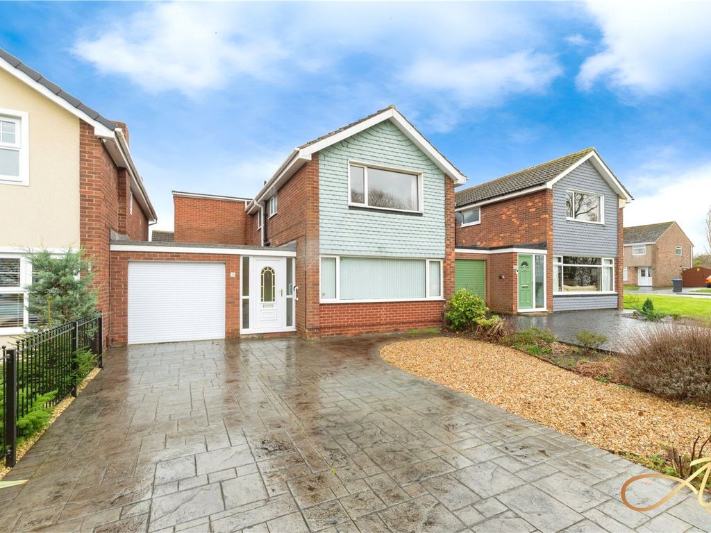4 bed detached house for sale in Newfield Crescent, Acklam, Middlesbrough TS5, £295,000