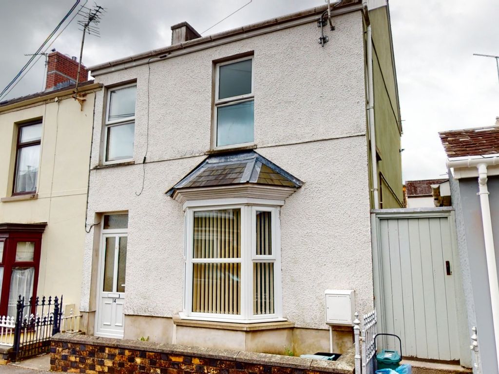 3 bed semi-detached house to rent in 14 The Avenue, Carmarthen, Carmarthenshire SA31, £950 pcm