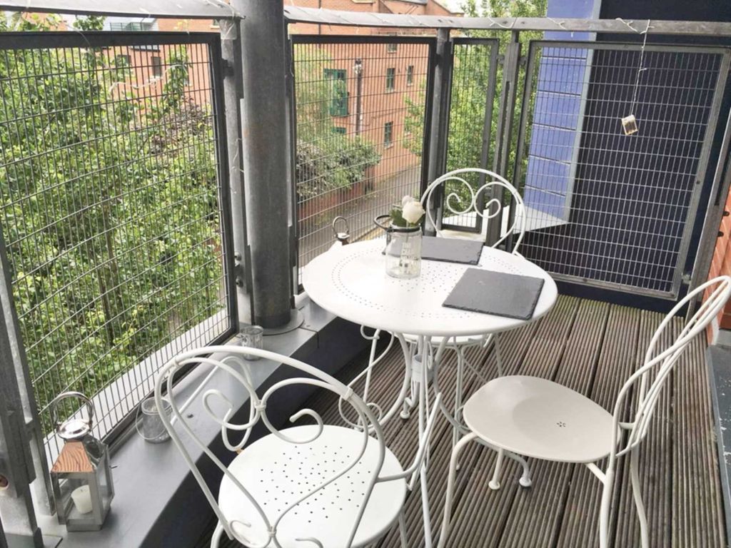 2 bed flat for sale in Blantyre Street, Manchester M15, £219,999