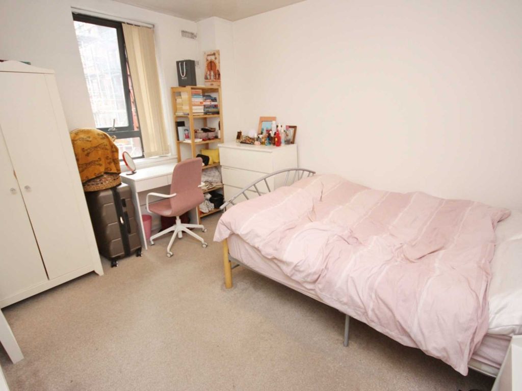 2 bed flat for sale in Blantyre Street, Manchester M15, £219,999