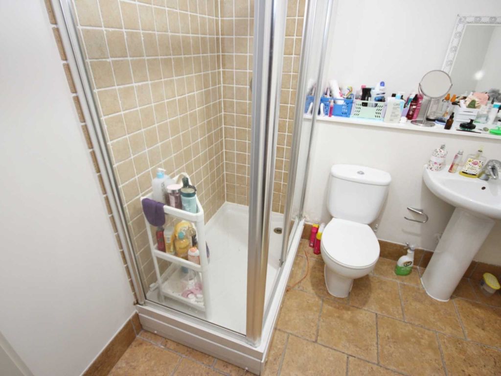 2 bed flat for sale in Blantyre Street, Manchester M15, £219,999