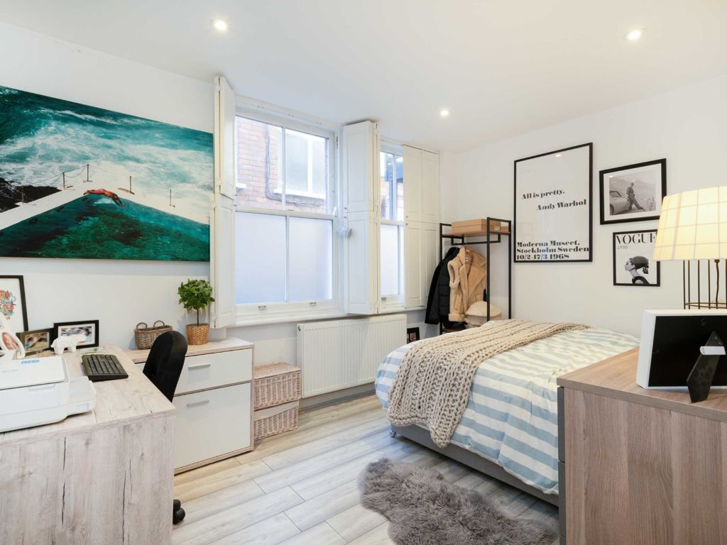 3 bed flat for sale in Stanhope Road, London N6, £1,150,000