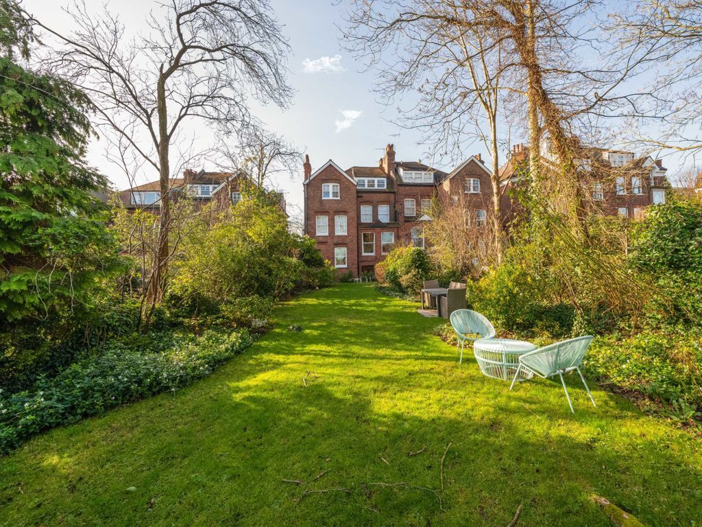 3 bed flat for sale in Stanhope Road, London N6, £1,150,000