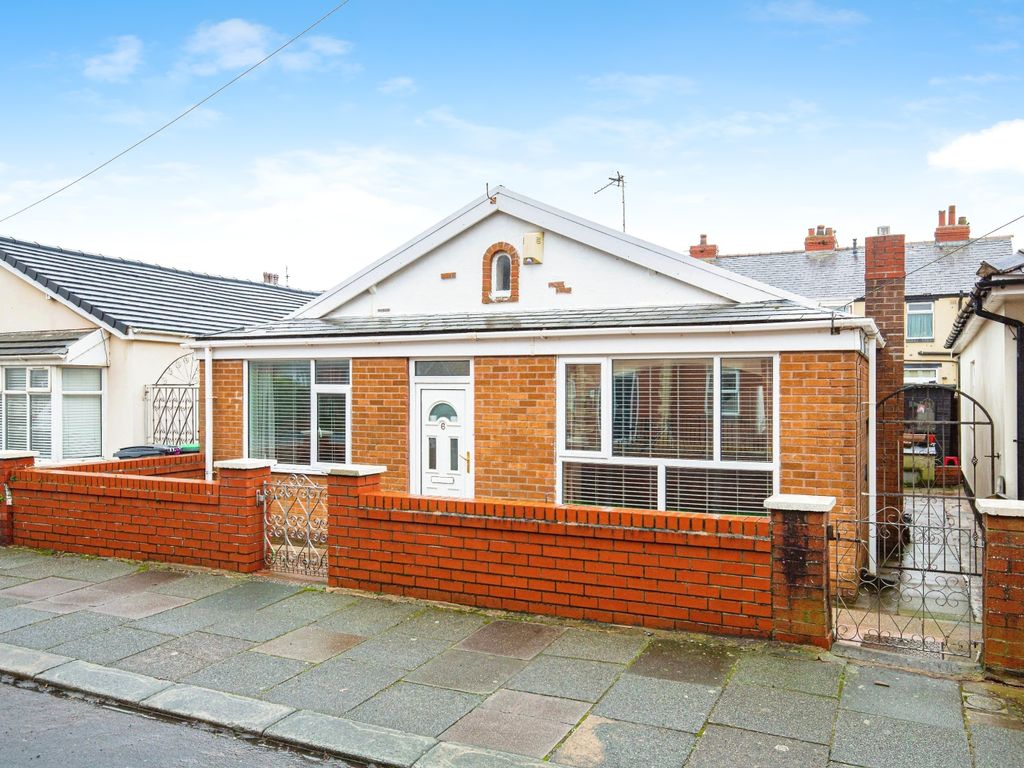 2 bed detached bungalow for sale in Harcourt Road, Blackpool FY4, £140,000