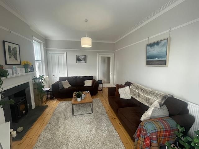 3 bed flat to rent in Western Place, Edinburgh EH12, £1,400 pcm