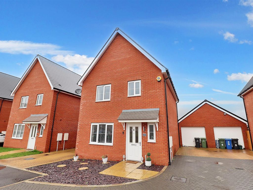 3 bed detached house for sale in Halls Grove, Cressing, Braintree CM77, £400,000