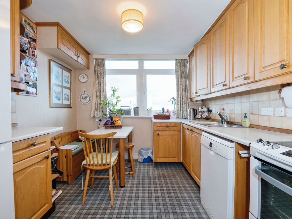 2 bed flat for sale in Brampton Tower, Bassett Avenue, Southampton, Hampshire SO16, £270,000