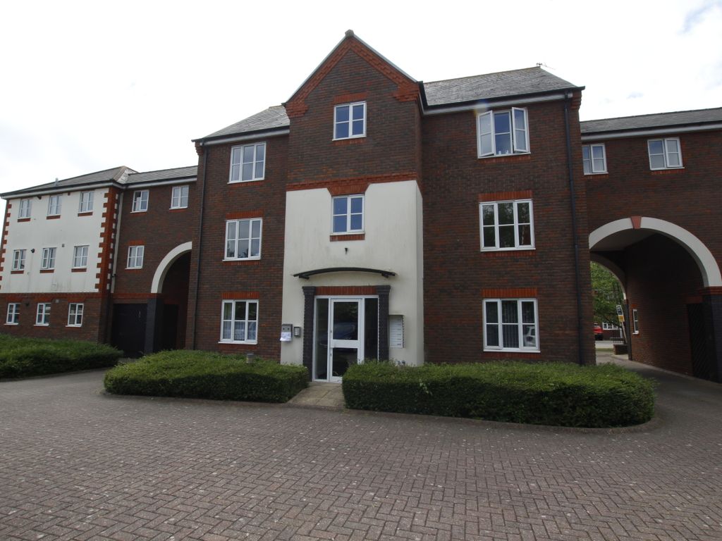 2 bed flat to rent in Shearwood Road, Peatmoor, Swindon, Wiltshire SN5, £950 pcm