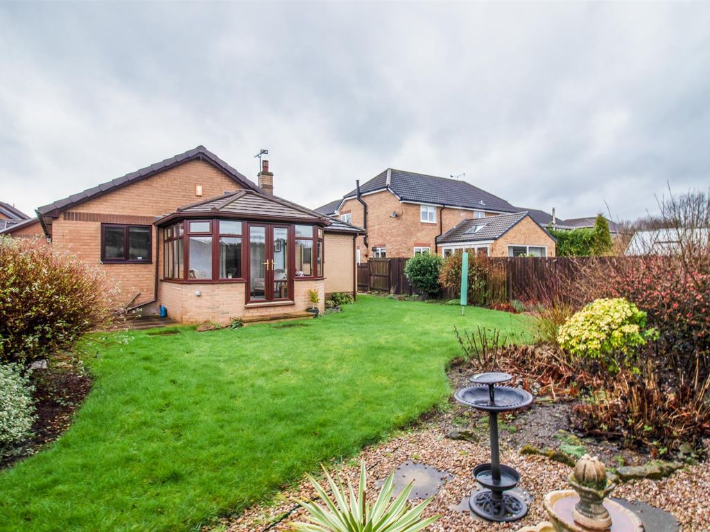 3 bed detached bungalow for sale in Coniston Court, Lofthouse Gate, Wakefield WF3, £337,950