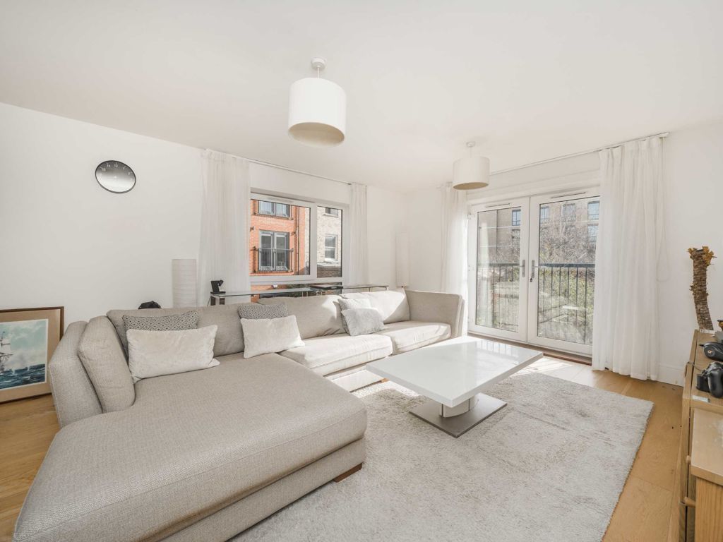 2 bed flat to rent in Bute Gardens, London W6, £3,250 pcm