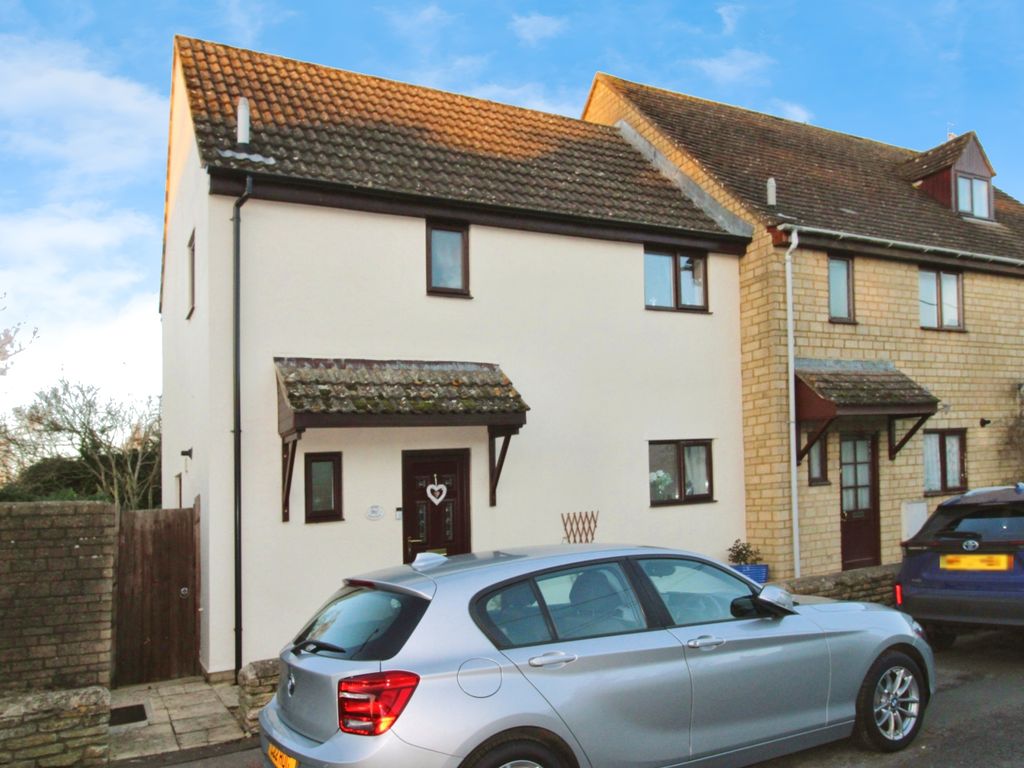 2 bed end terrace house for sale in Bath Road, Cricklade, Swindon SN6, £300,000