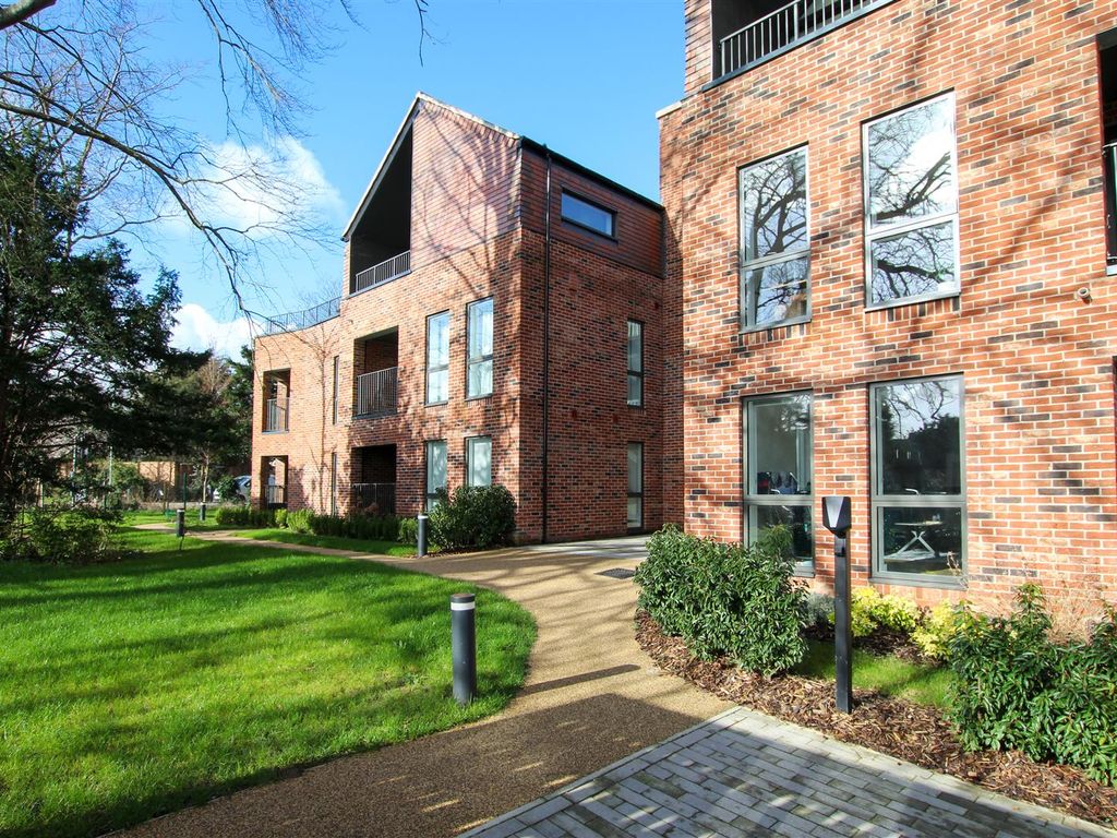 1 bed flat to rent in Hills Road, Cambridge CB2, £1,495 pcm