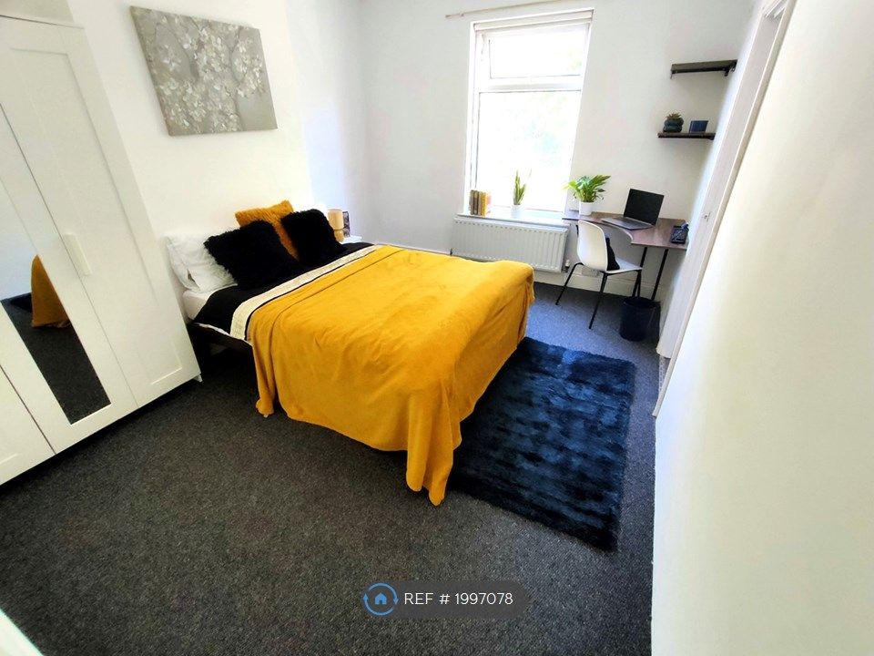 Room to rent in Markeaton Street, Derby DE1, £433 pcm