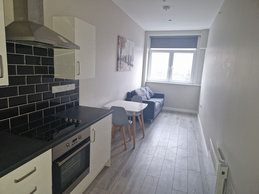 1 bed flat to rent in City Exchange, 61 Hall Ings, Bradford, Yorkshire BD1, £595 pcm