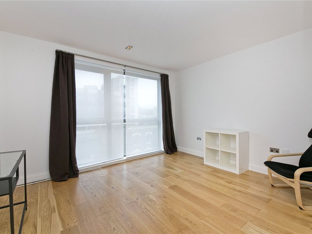 2 bed flat to rent in Kingsland Road, Dalston, London E8, £2,600 pcm