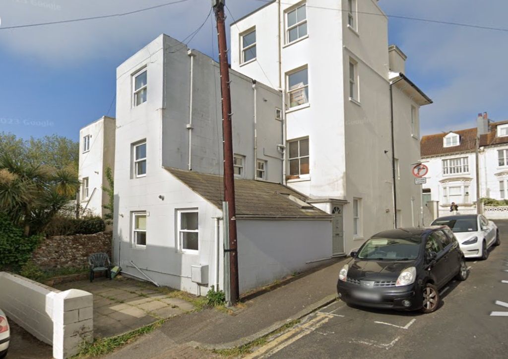 2 bed end terrace house for sale in York Villas, Brighton BN1, £400,000