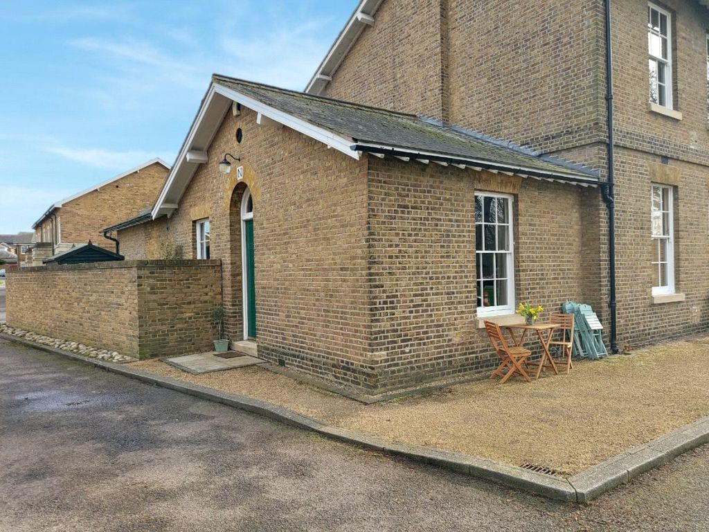 1 bed bungalow for sale in Horseshoe Crescent, Shoebury Garrison, Shoeburyness, Essex SS3, £365,000