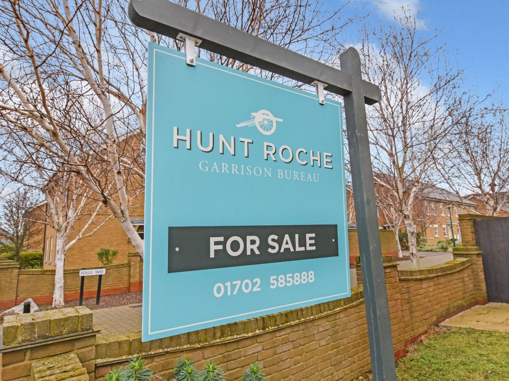 1 bed bungalow for sale in Horseshoe Crescent, Shoebury Garrison, Shoeburyness, Essex SS3, £365,000
