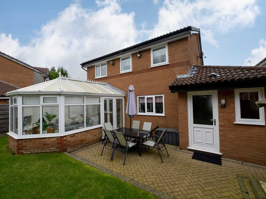 3 bed detached house for sale in Broadstone Close, Prestwich M25, £450,000